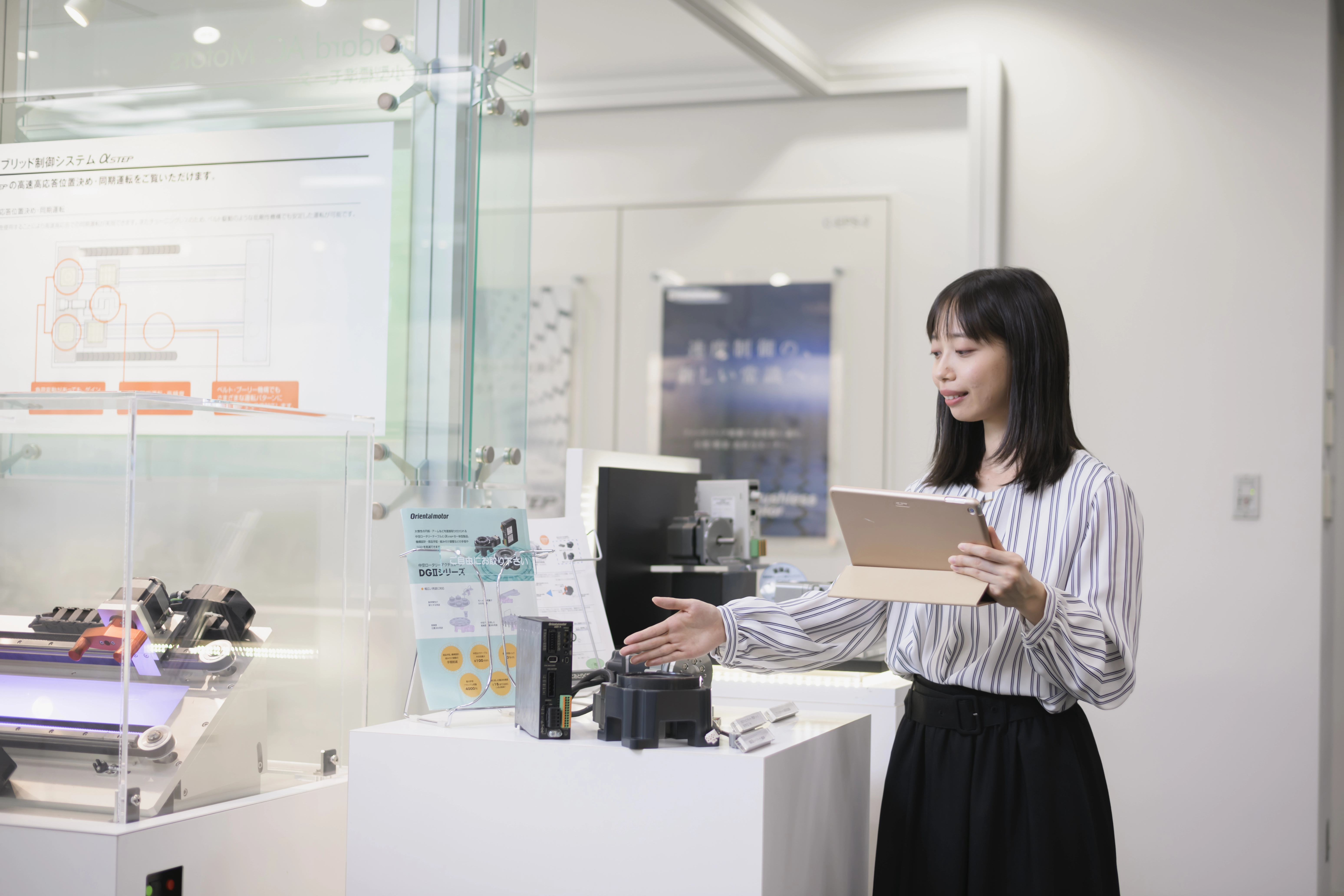 員工透過線上導覽Showroom